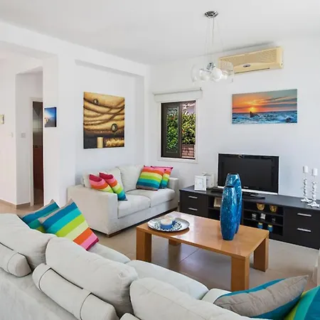 Villa The Complete Guide To Renting Your Exclusive Holiday In With Private Pool And Close To The Beach, 1216 Protarász